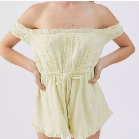 Urban Outfitters Light Yellow Off-Shoulder Romper - Picture 4 of 5